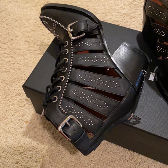 Shoes - Picture 6 of 9